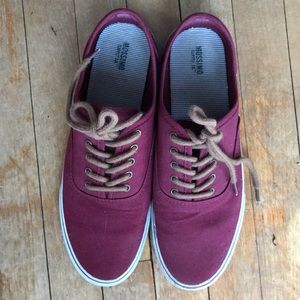Mossimo Van-like sneakers